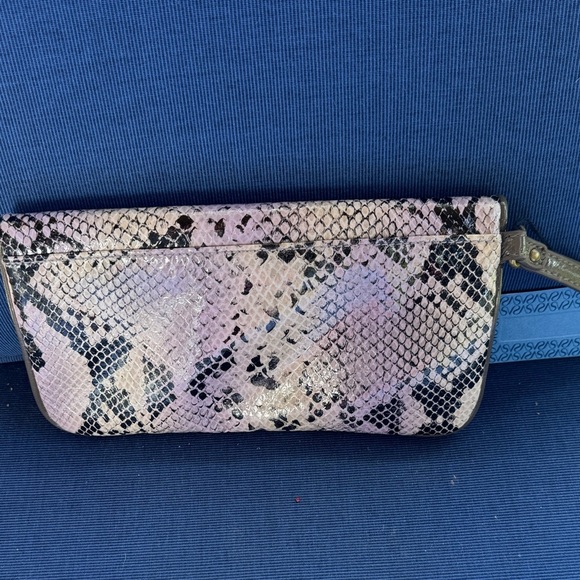 Simply Vera Vera Wang Pink and Black Snake Print Wristlet - Picture 3 of 11